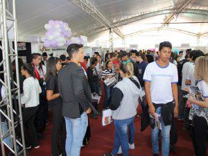 Mostra de Profissões recebe mais de dois mil alunos do Ensino Médio no UNIARAXÁ
